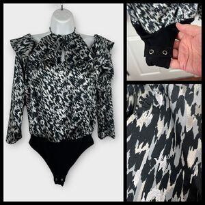 Women’s Express Blouse Bodysuit Black SIlver Metallic Ruffle Off Shoulder Medium